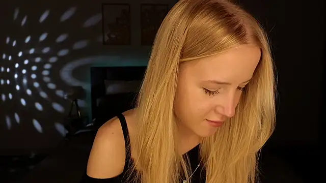 Snapshot of adele_armass chatting on June 10, 8:52 pm adele armass online show from June 10, 8:52 pm