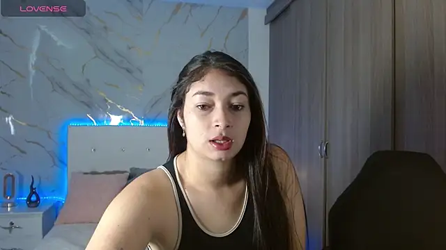 Snapshot of skarlett_35 chatting on November 4, 2:05 pm skarlett 35 online show from November 4, 2:05 pm