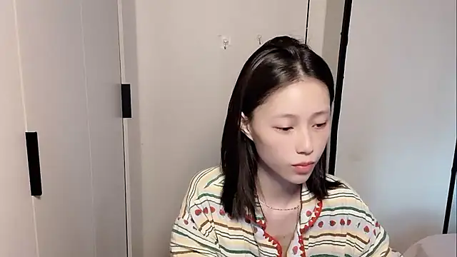 Snapshot of yuyu-33 chatting on January 18, 12:25 am yuyu-33 online show from January 18, 12:25 am