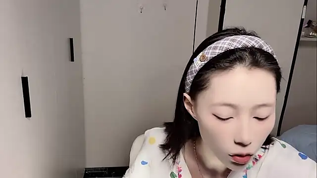 Snapshot of yuyu-33 chatting on February 2, 1:15 am yuyu-33 online show from February 2, 1:15 am