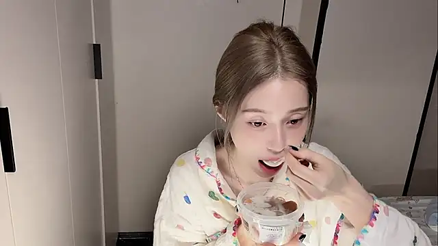 Snapshot of yuyu-33 chatting on February 4, 2:45 pm yuyu-33 online show from February 4, 2:45 pm