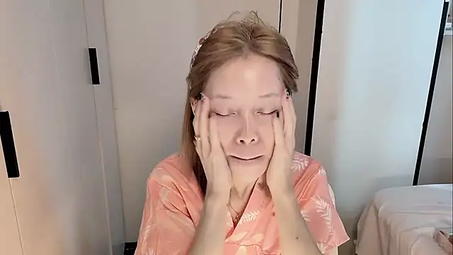 Snapshot of yuyu-33 chatting on February 6, 4:06 am yuyu-33 online show from February 6, 4:06 am