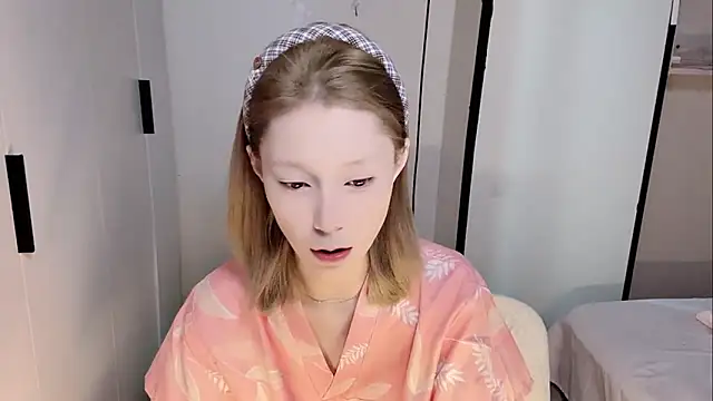 Snapshot of yuyu-33 chatting on February 7, 3:32 am yuyu-33 online show from February 7, 3:32 am