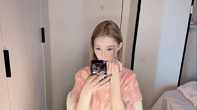 Snapshot of yuyu-33 chatting on February 8, 3:54 am yuyu-33 online show from February 8, 3:54 am