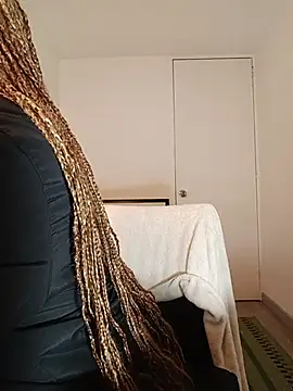 Snapshot of EvonyFoxxx chatting on February 5, 12:04 am EvonyFoxxx online show from February 5, 12:04 am