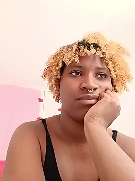 EvonyFoxxx online show from April 5, 6:05 pm