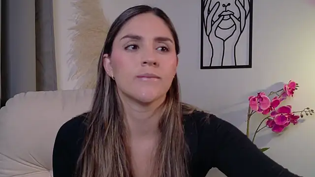 VictoriaNova  online show from April 17, 1:14 pm