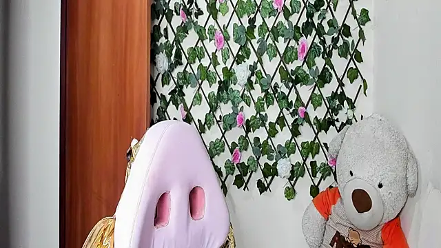 melani ferraraa  online show from November 1, 7:10 am