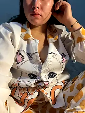 Snapshot of lylyyou chatting on December 3, 11:08 am lylyyou online show from December 3, 11:08 am