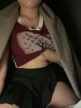 Snapshot of lylyyou chatting on December 15, 12:09 pm lylyyou online show from December 15, 12:09 pm