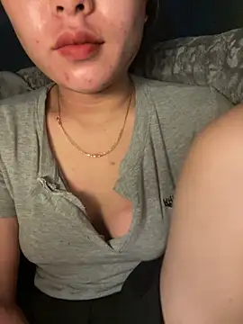 Snapshot of lylyyou chatting on December 16, 1:05 pm lylyyou online show from December 16, 1:05 pm