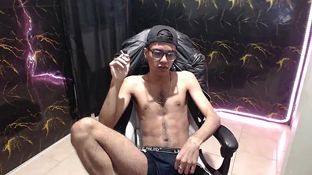 Snapshot of jhon_sex18 chatting on November 10, 11:59 pm jhon sex18 online show from November 10, 11:59 pm