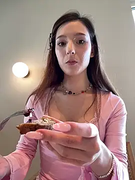 Snapshot of LilluKatten chatting on February 4, 10:21 am LilluKatten online show from February 4, 10:21 am