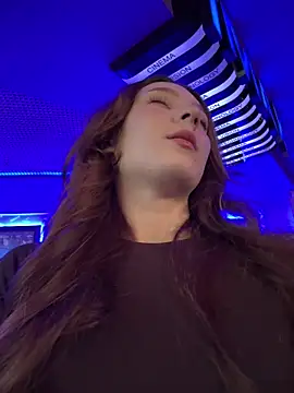 Snapshot of LilluKatten chatting on February 17, 10:45 am LilluKatten online show from February 17, 10:45 am