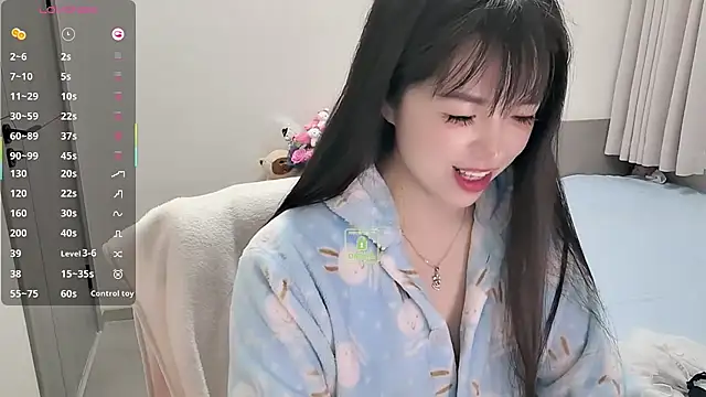 Snapshot of Dialog_Mu chatting on December 4, 1:04 am Dialog Mu online show from December 4, 1:04 am