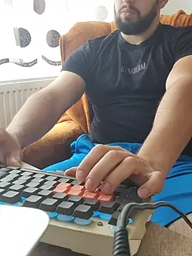 Snapshot of strongcoffee10 chatting on October 31, 10:05 am strongcoffee10 online show from October 31, 10:05 am