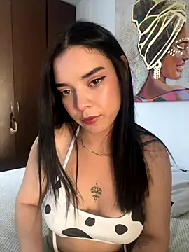 Snapshot of _eileen chatting on October 31, 10:11 pm  eileen online show from October 31, 10:11 pm