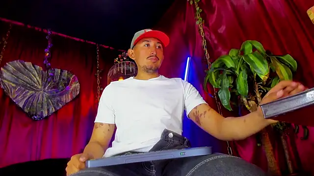 x heros x online show from November 3, 1:01 pm