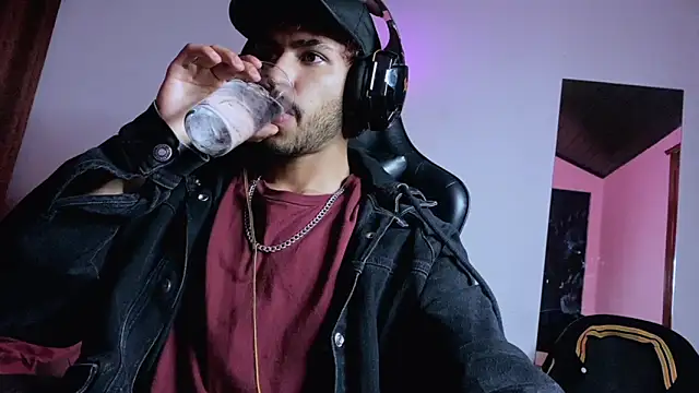 3v1l online show from November 8, 4:12 am