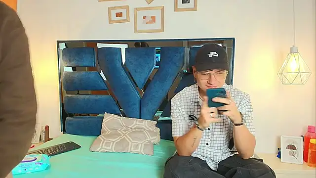 Zoe And Dylan  online show from February 19, 12:45 pm