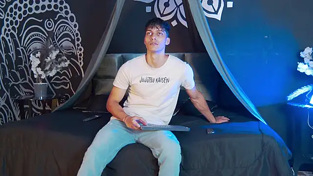 AlessioVitale online show from November 7, 12:49 pm