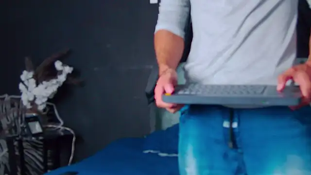 AlessioVitale online show from December 19, 12:12 pm