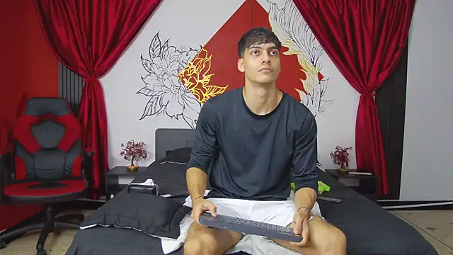 Snapshot of AlessioVitale chatting on January 17, 12:10 pm AlessioVitale online show from January 17, 12:10 pm