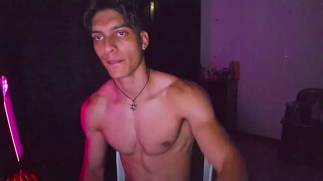 Snapshot of AlessioVitale chatting on March 28, 9:53 am AlessioVitale online show from March 28, 9:53 am