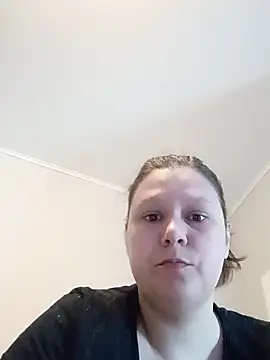 Snapshot of GlitterAuburn chatting on June 1, 1:02 pm GlitterAuburn online show from June 1, 1:02 pm