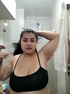 CurvyNoir online show from November 18, 3:49 pm