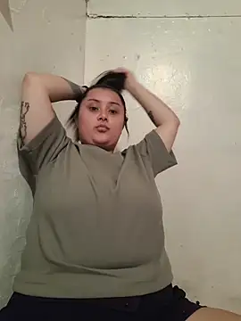 Snapshot of CurvyNoir chatting on May 2, 11:43 pm CurvyNoir online show from May 2, 11:43 pm
