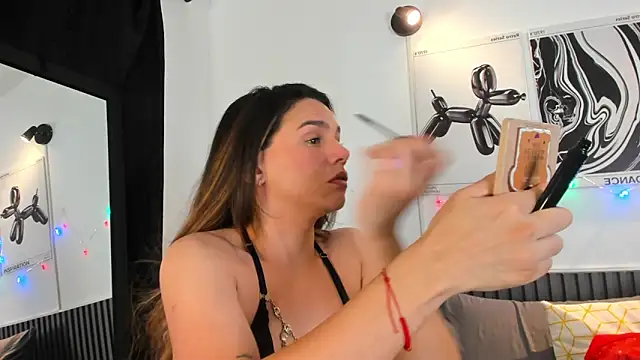 Cloe Bonne online show from December 21, 8:05 pm