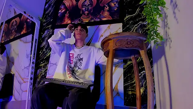 Leo Glow online show from April 13, 2:22 pm