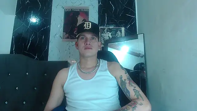 Snapshot of team_badboys chatting on November 29, 7:00 am team badboys online show from November 29, 7:00 am