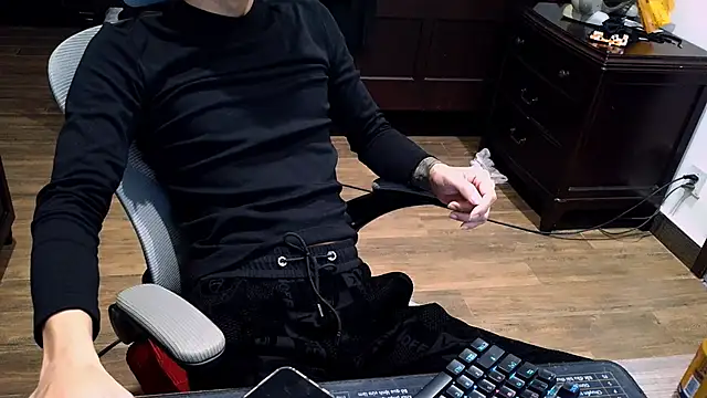 Snapshot of _lulu9999_ chatting on December 14, 2:55 pm lulu9999 online show from December 14, 2:55 pm