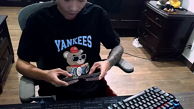 Snapshot of _lulu9999_ chatting on December 16, 3:17 pm lulu9999 online show from December 16, 3:17 pm