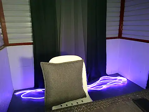 xwildflowerx online show from April 12, 9:14 am