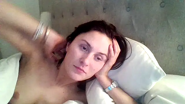 EmLovesxx online show from December 20, 6:09 am