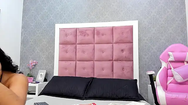 ailenaranda online show from November 24, 12:38 pm