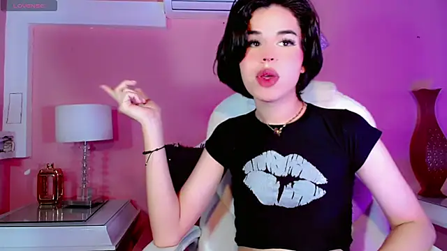 ClaudiaSophia online show from November 9, 11:30 am