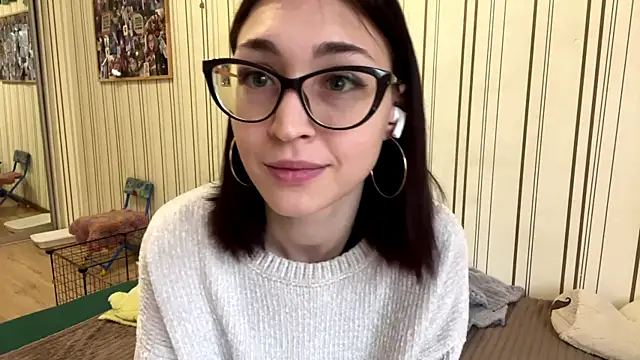 Snapshot of CharitaTafel chatting on November 3, 9:10 am CharitaTafel online show from November 3, 9:10 am