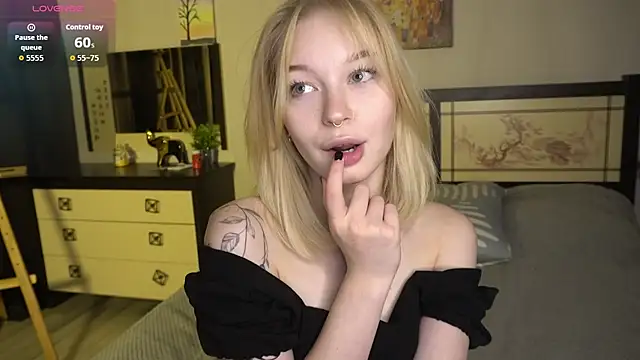 ShanelTunon online show from November 9, 7:23 pm