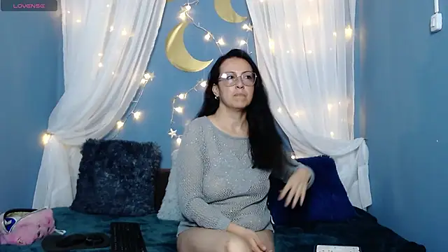 Lauryn Jones online show from November 21, 3:00 pm