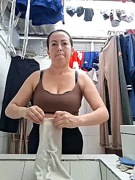 Snapshot of Lauryn_Jones chatting on July 2, 6:47 pm Lauryn Jones online show from July 2, 6:47 pm