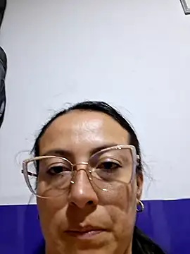 Snapshot of Lauryn_Jones chatting on July 5, 2:18 am Lauryn Jones online show from July 5, 2:18 am