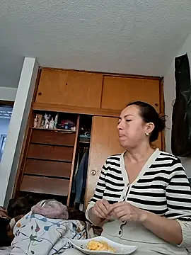 Snapshot of Lauryn_Jones chatting on July 7, 4:22 pm Lauryn Jones online show from July 7, 4:22 pm
