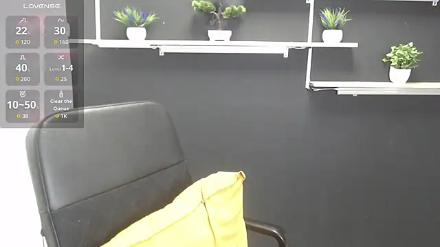 Snapshot of Lauryn_Jones chatting on July 9, 5:39 pm Lauryn Jones online show from July 9, 5:39 pm