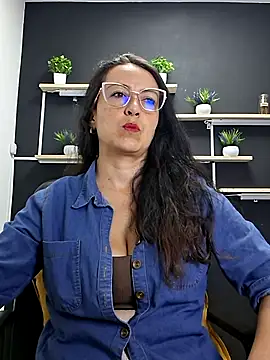 Snapshot of Lauryn_Jones chatting on July 10, 5:48 pm Lauryn Jones online show from July 10, 5:48 pm