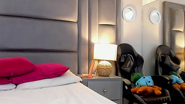 BriannaRivera online show from December 1, 12:32 pm