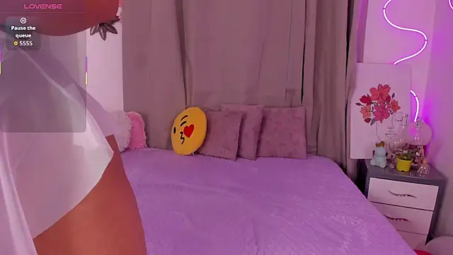 alanaa gomezz online show from February 18, 6:26 pm